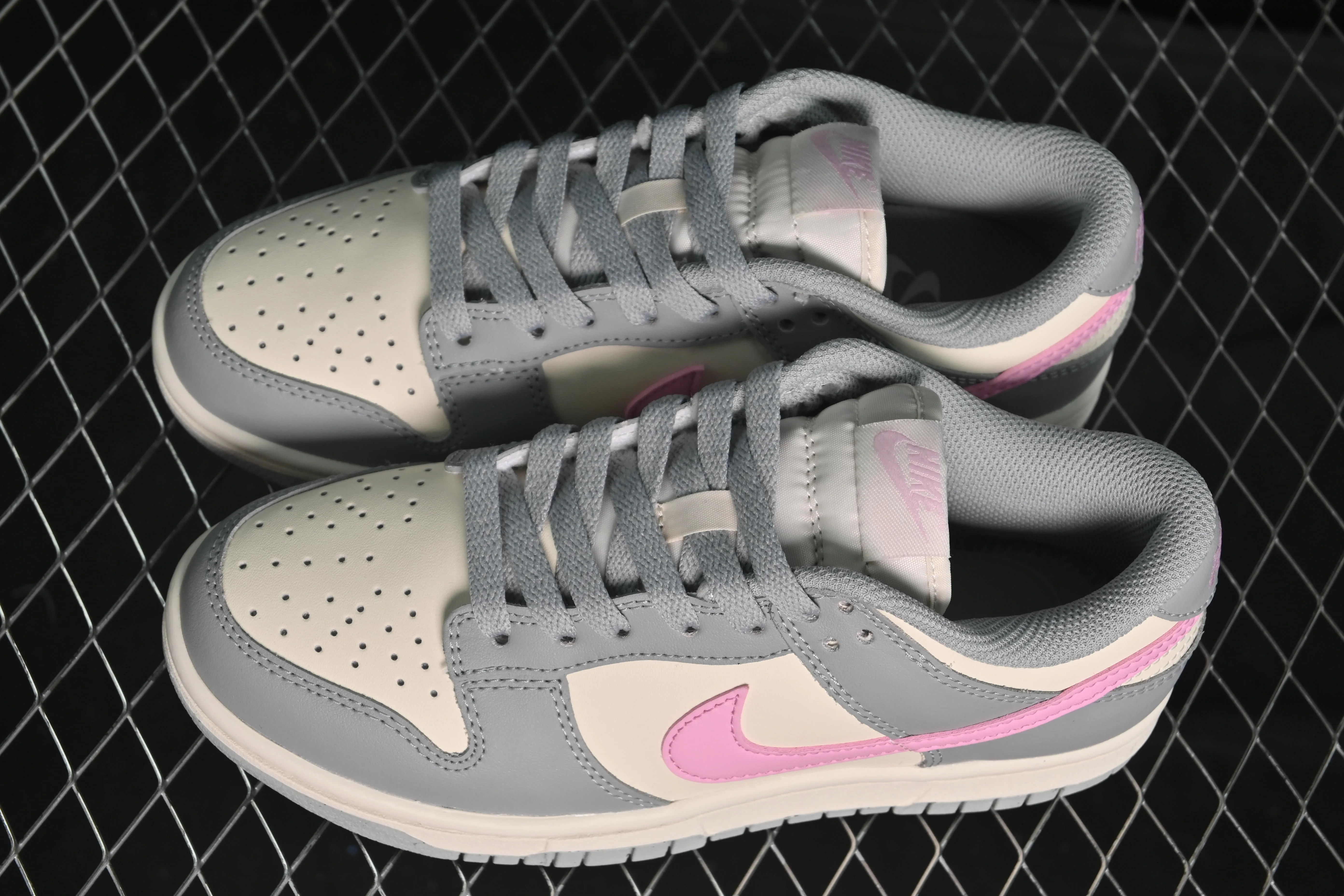 All categories Nk SB Dunk series Nk SB Dunk Low low-top sneakers Nike SB Dunk Low gray pink low-top casual sneakers DD1873-002